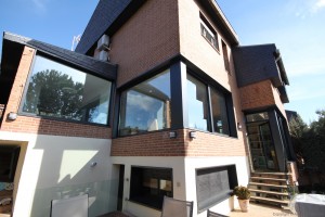 Ampliación huecos de fachada en reforma de chalet